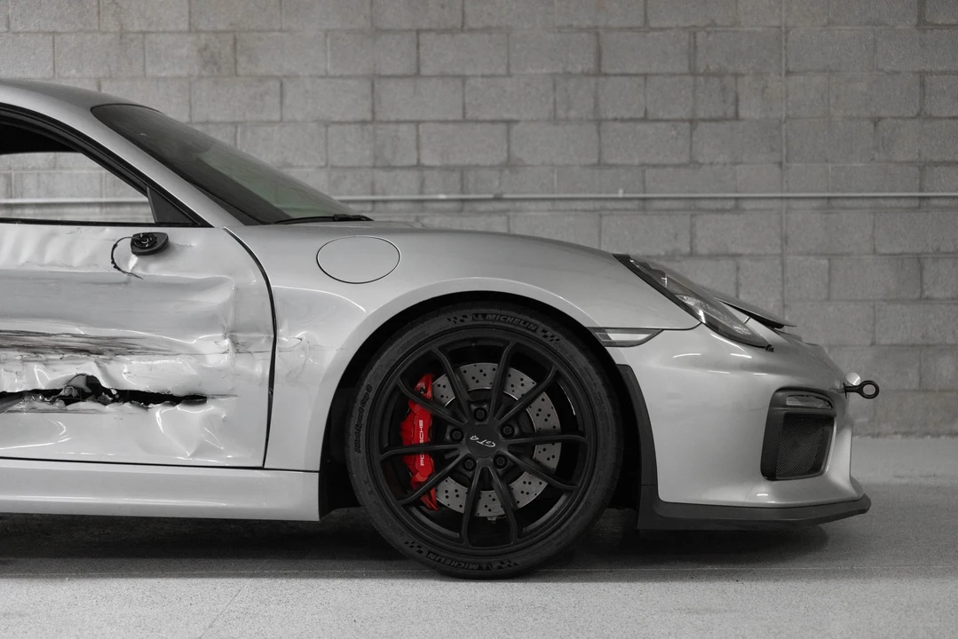 2016 Porsche 981 Cayman GT4 - Image 16 of 31