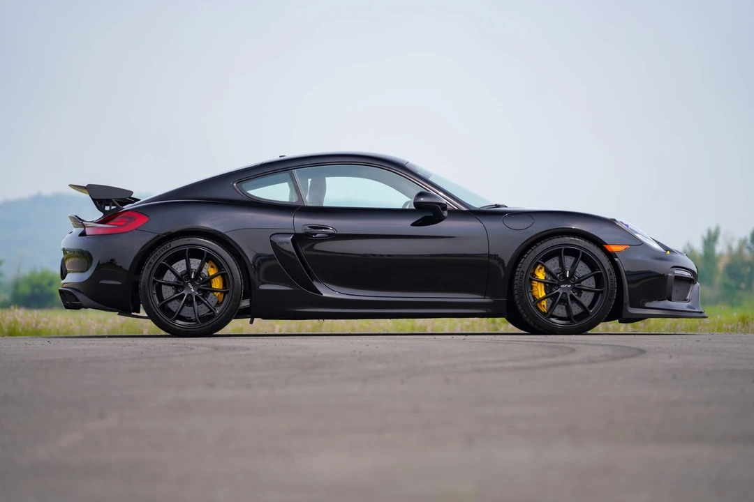 2016 Porsche 981 Cayman GT4 - Image 27 of 31