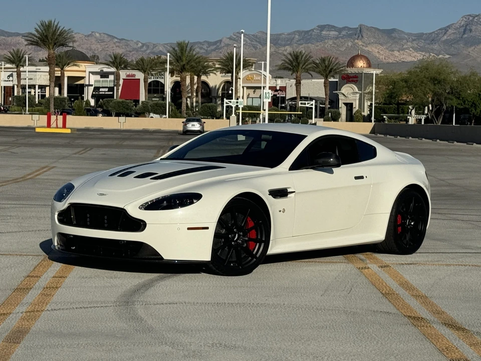 2017 Aston Martin V12 Vantage (2010-2018) - Image 4 of 31