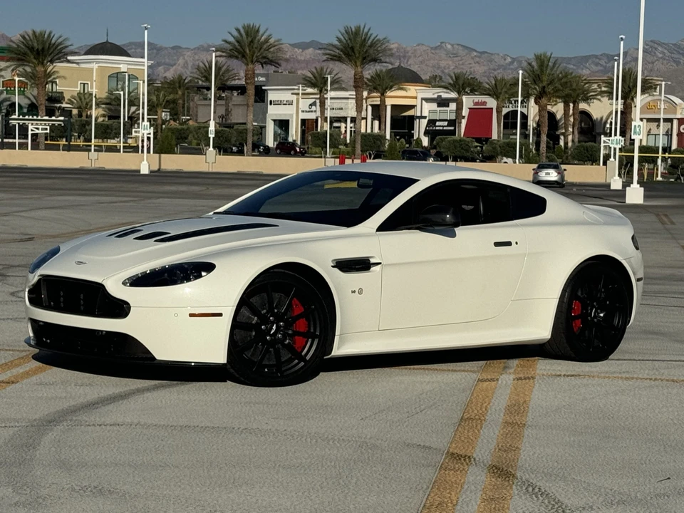 2017 Aston Martin V12 Vantage (2010-2018) - Image 6 of 31