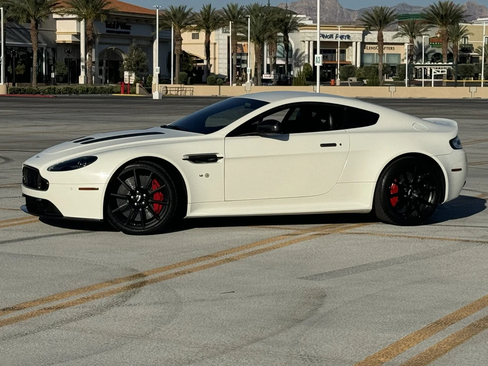2017 Aston Martin V12 Vantage (2010-2018) - Image 7 of 31