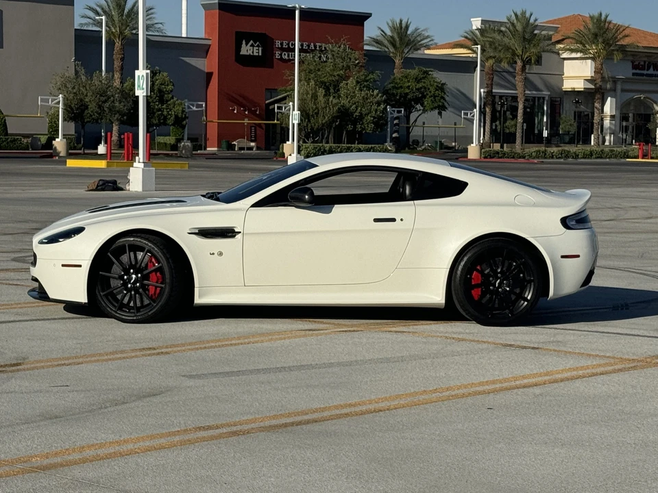 2017 Aston Martin V12 Vantage (2010-2018) - Image 8 of 31