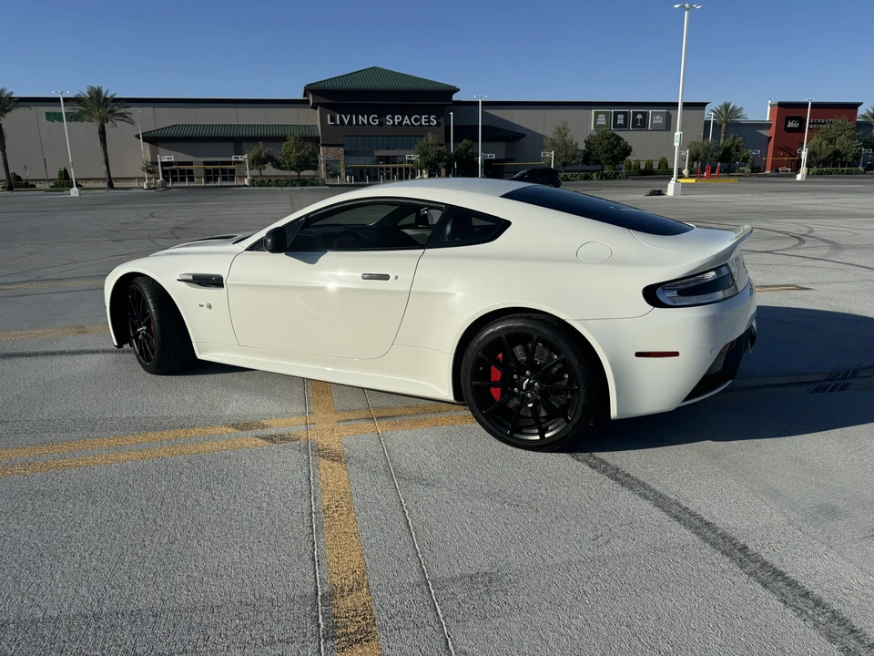 2017 Aston Martin V12 Vantage (2010-2018) - Image 10 of 31