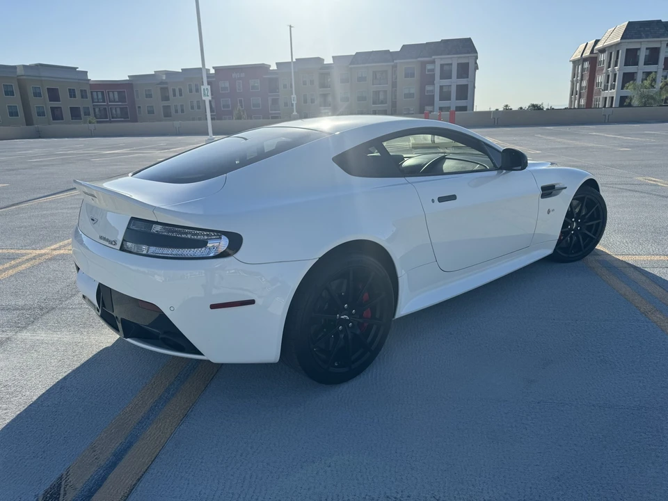 2017 Aston Martin V12 Vantage (2010-2018) - Image 16 of 31