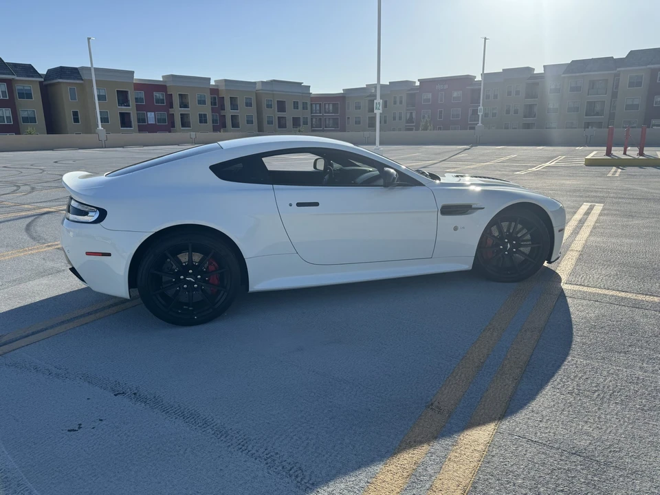 2017 Aston Martin V12 Vantage (2010-2018) - Image 18 of 31