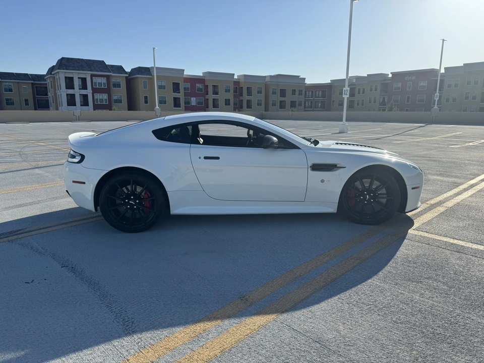 2017 Aston Martin V12 Vantage (2010-2018) - Image 19 of 31