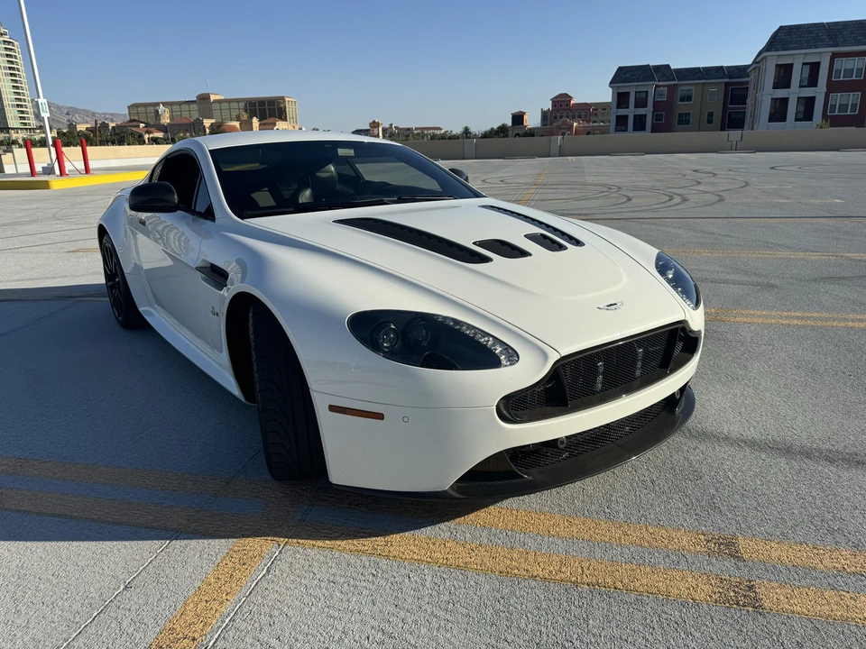 2017 Aston Martin V12 Vantage (2010-2018) - Image 24 of 31