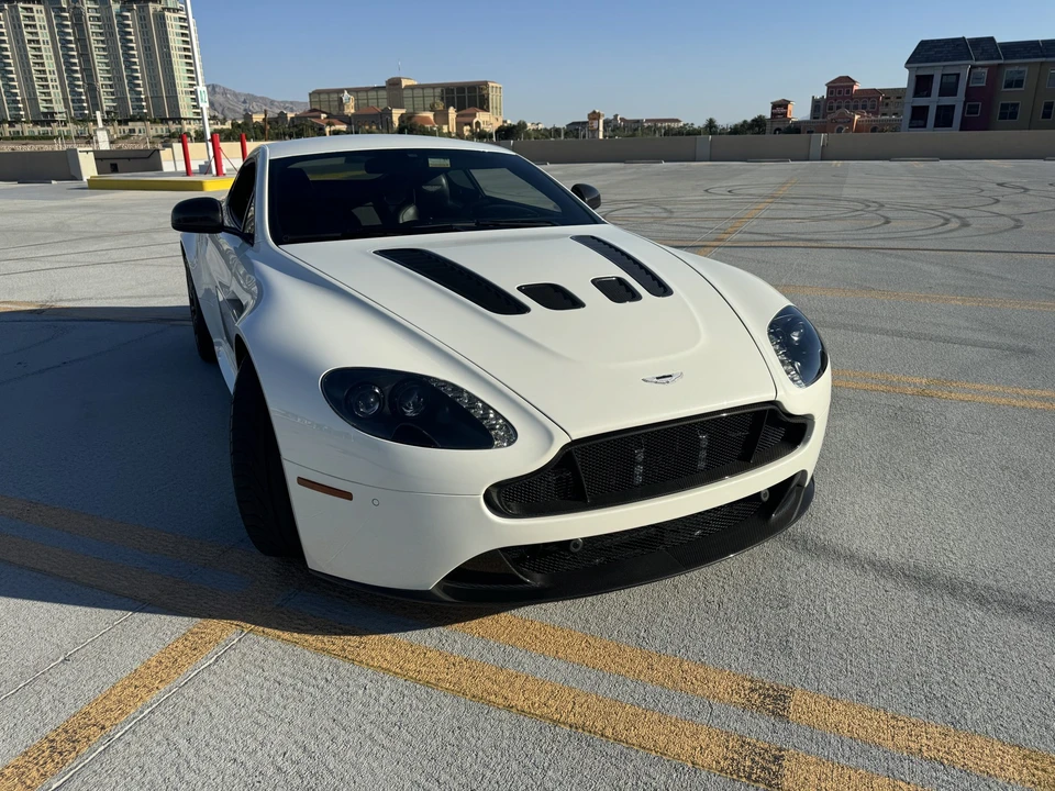 2017 Aston Martin V12 Vantage (2010-2018) - Image 25 of 31