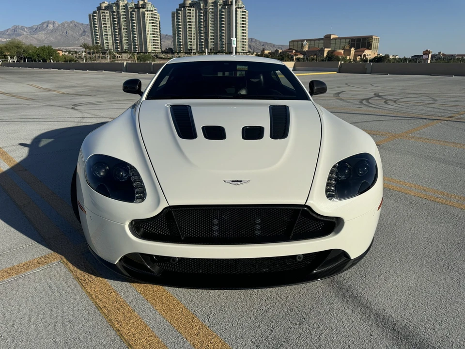 2017 Aston Martin V12 Vantage (2010-2018) - Image 28 of 31
