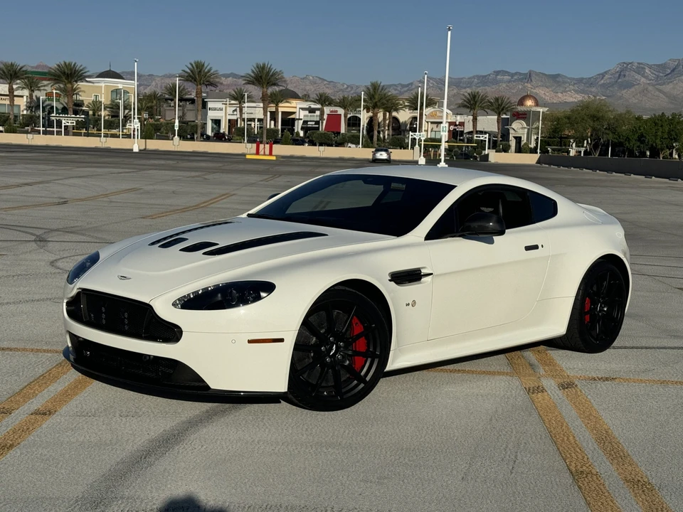 2017 Aston Martin V12 Vantage (2010-2018) - Image 5 of 31