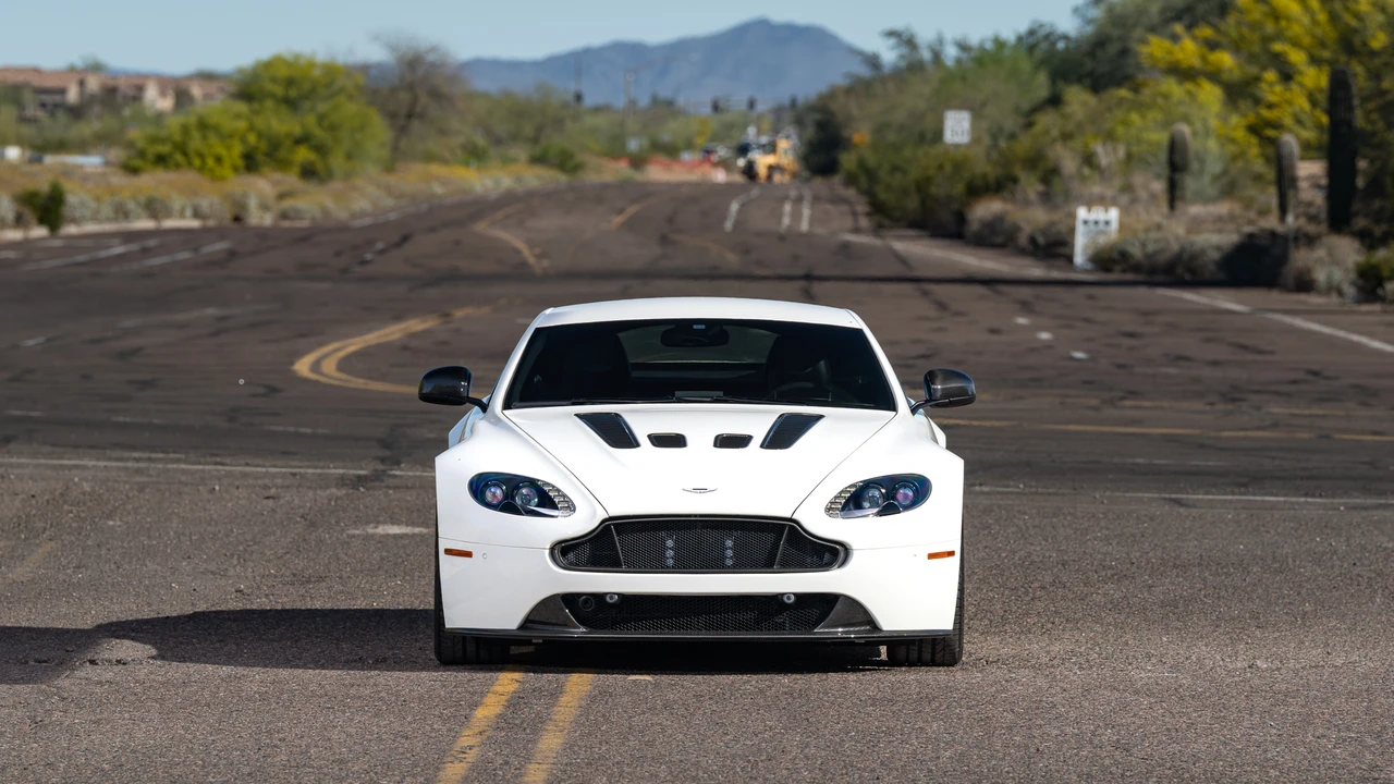 2017 Aston Martin V12 Vantage (2010-2018) - Image 10 of 31