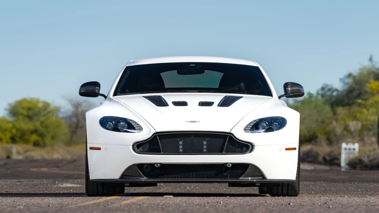 2017 Aston Martin V12 Vantage (2010-2018) - Image 11 of 31