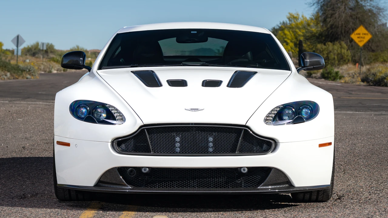 2017 Aston Martin V12 Vantage (2010-2018) - Image 12 of 31
