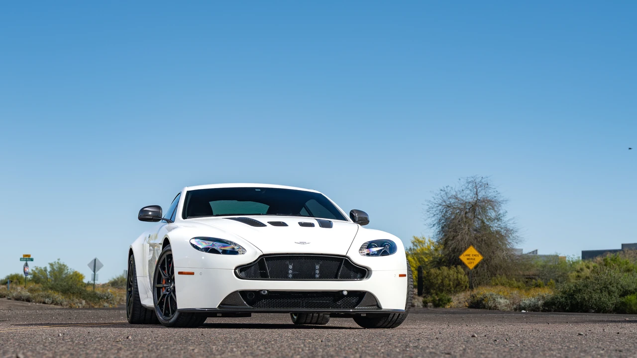 2017 Aston Martin V12 Vantage (2010-2018) - Image 13 of 31