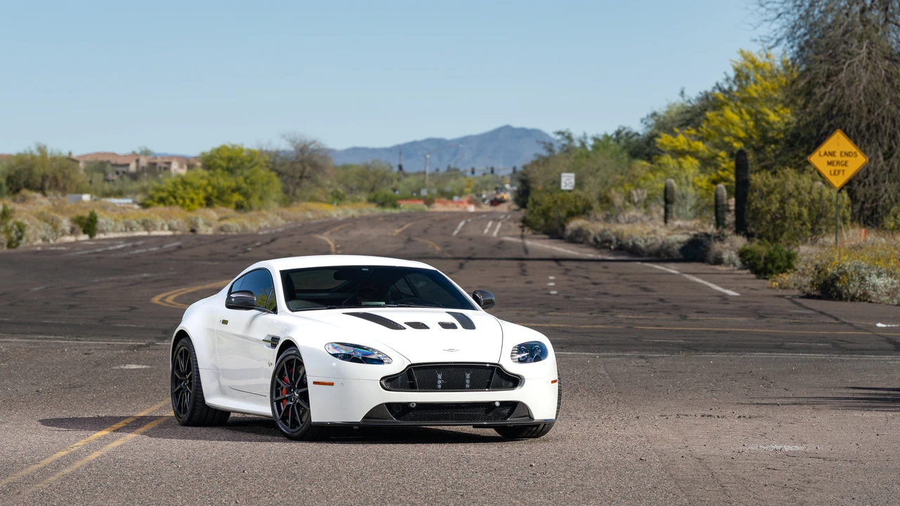 2017 Aston Martin V12 Vantage (2010-2018) - Image 14 of 31