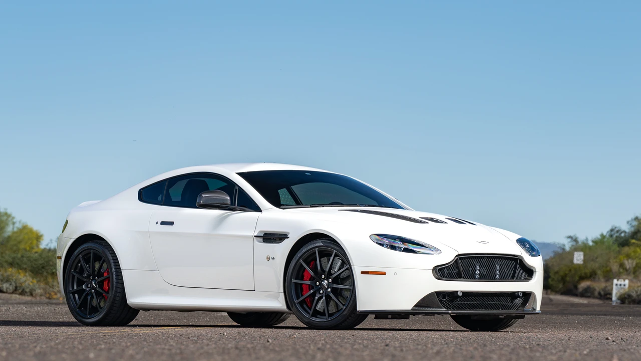 2017 Aston Martin V12 Vantage (2010-2018) - Image 16 of 31