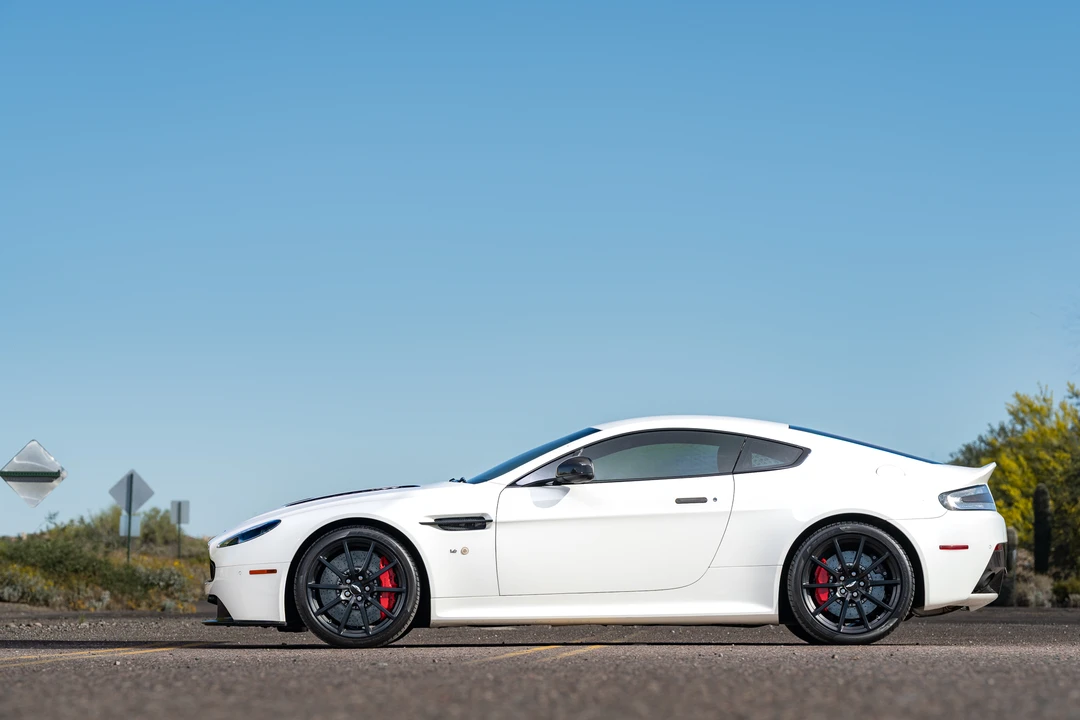 2017 Aston Martin V12 Vantage (2010-2018) - Image 2 of 31