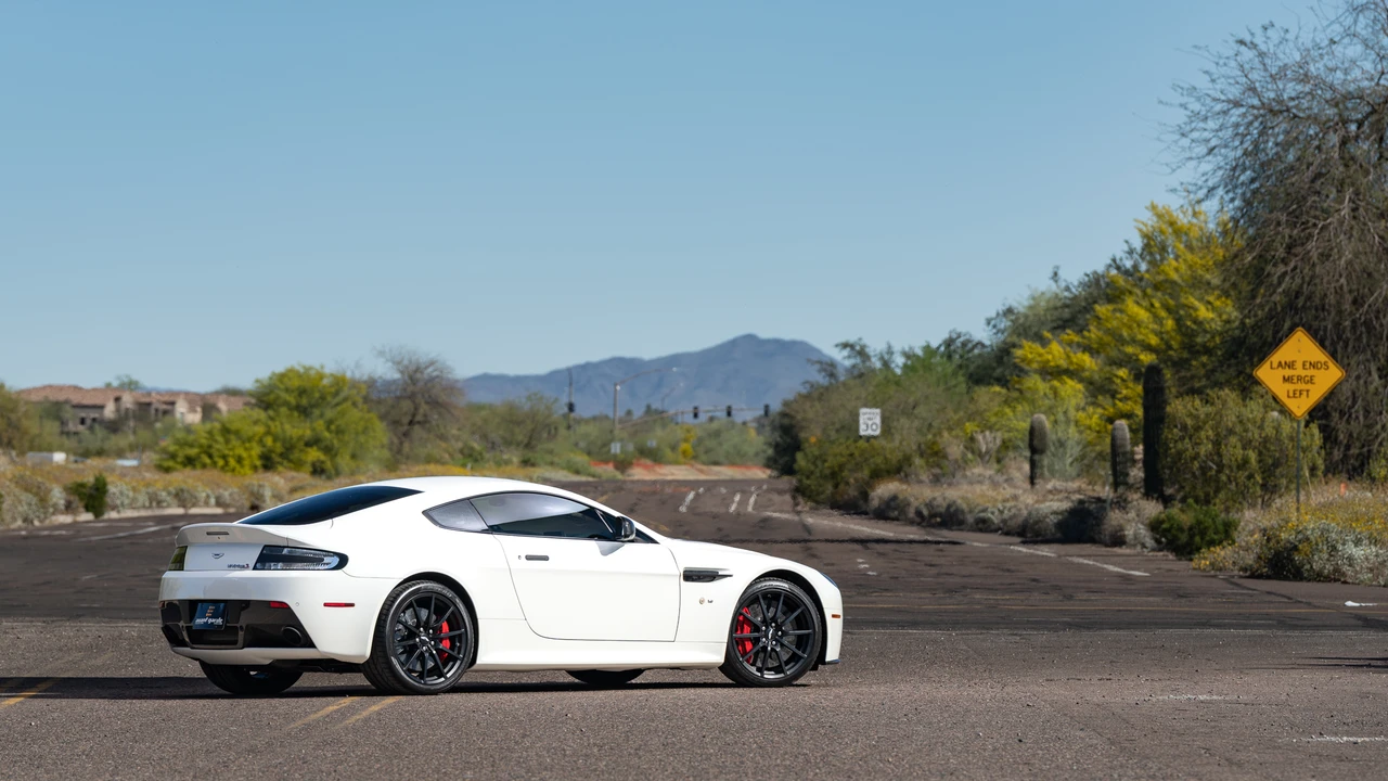 2017 Aston Martin V12 Vantage (2010-2018) - Image 20 of 31