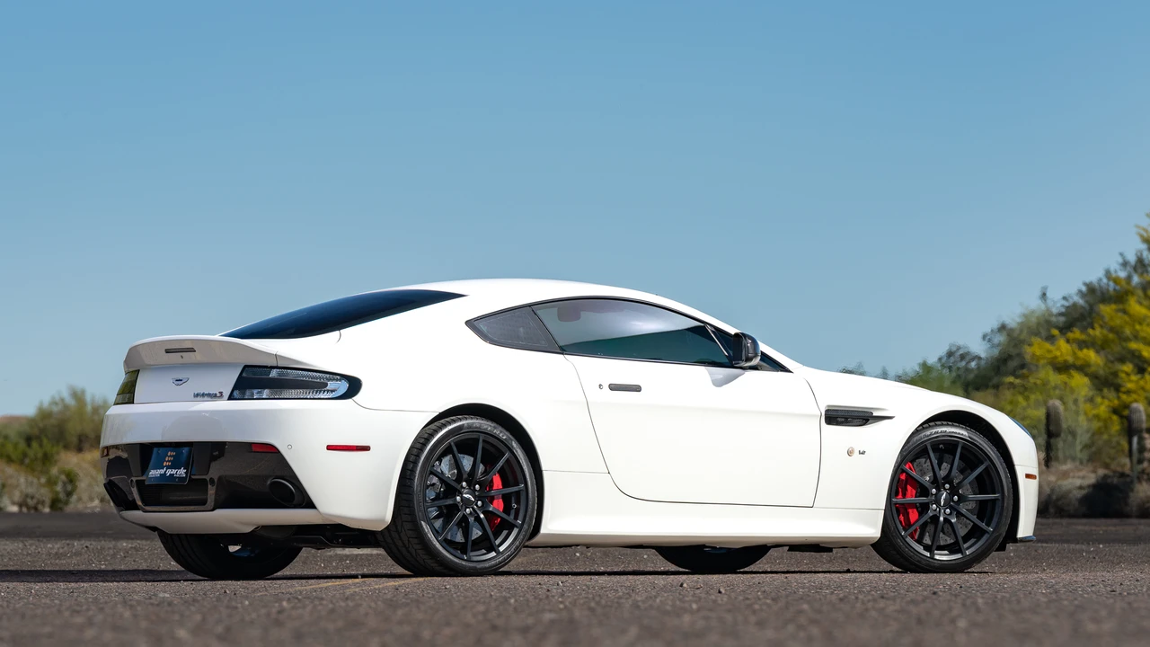 2017 Aston Martin V12 Vantage (2010-2018) - Image 21 of 31