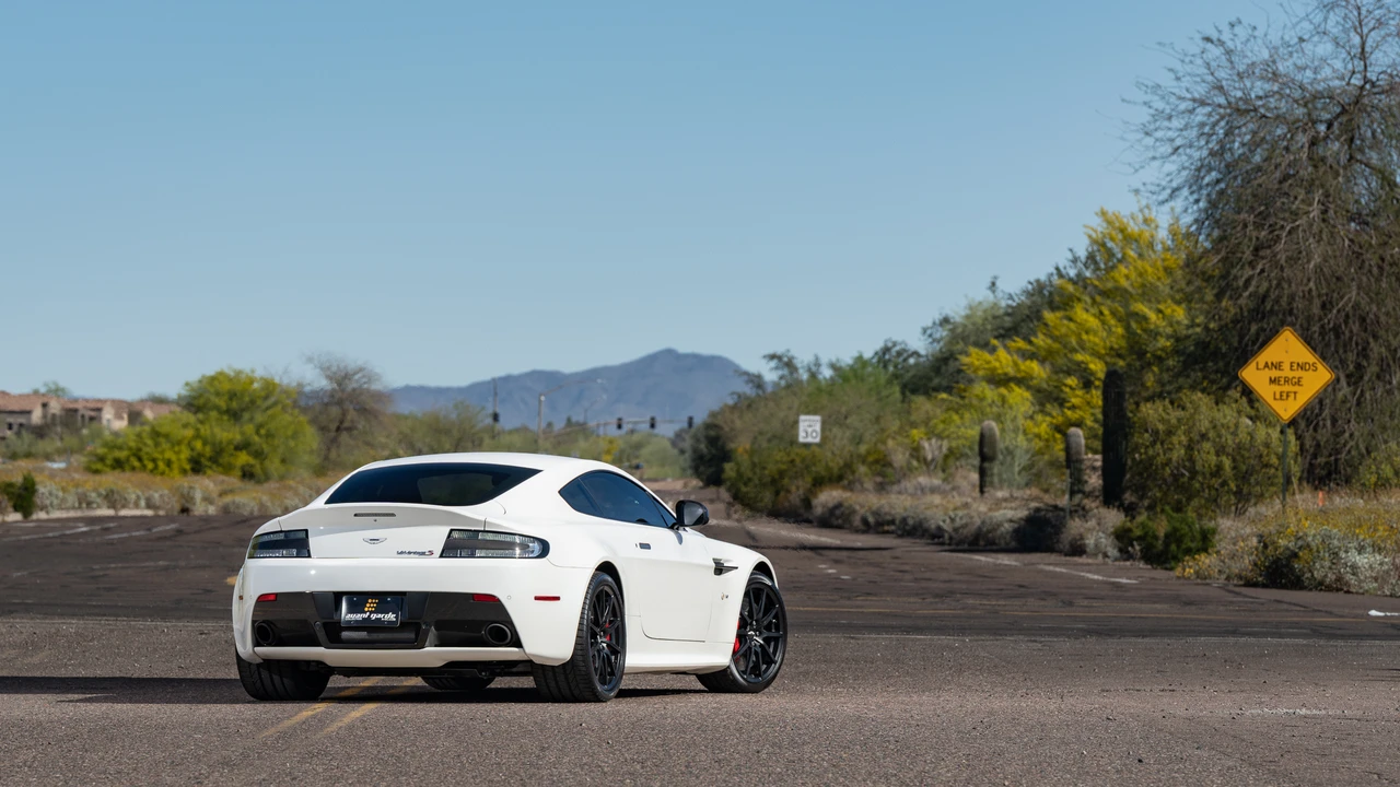 2017 Aston Martin V12 Vantage (2010-2018) - Image 22 of 31