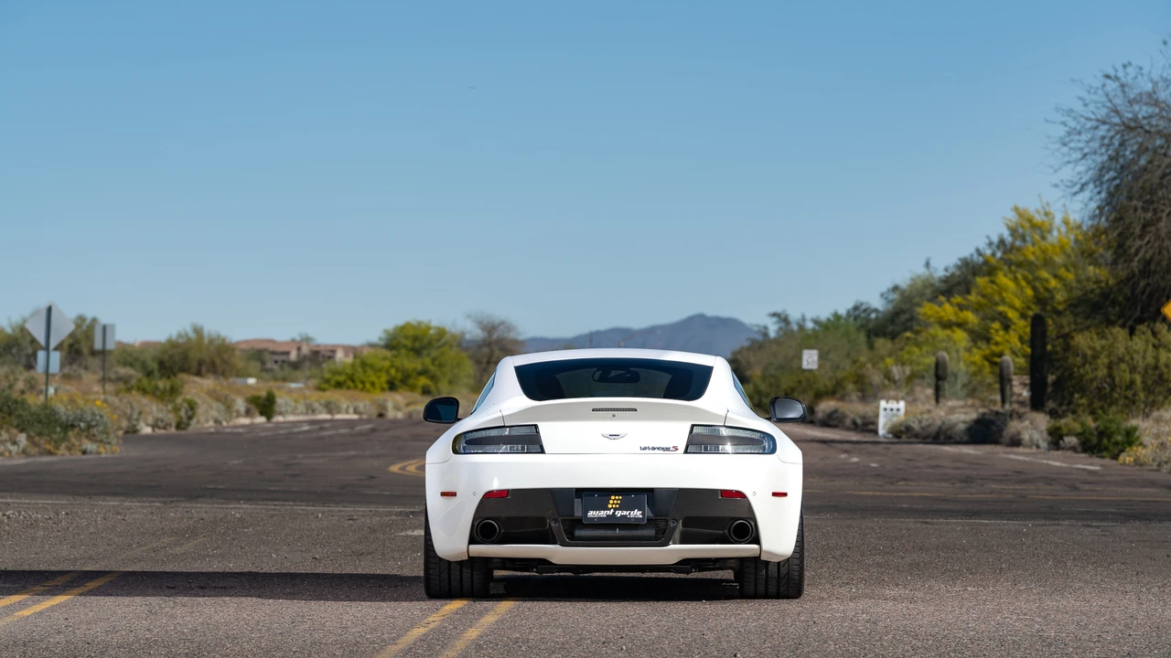 2017 Aston Martin V12 Vantage (2010-2018) - Image 23 of 31