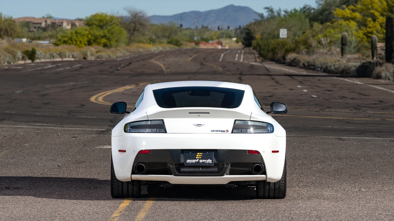 2017 Aston Martin V12 Vantage (2010-2018) - Image 24 of 31