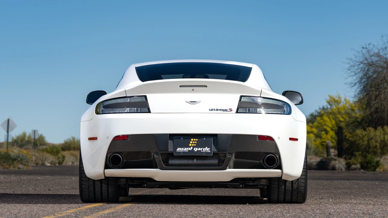 2017 Aston Martin V12 Vantage (2010-2018) - Image 25 of 31