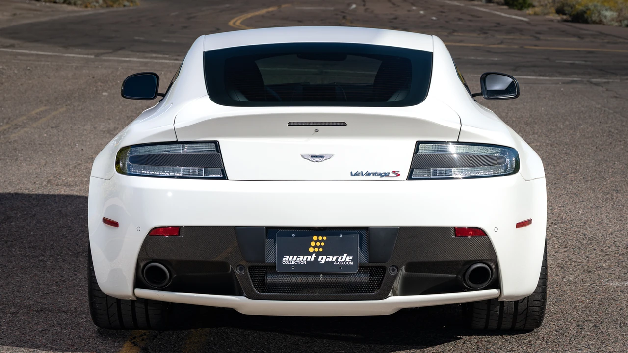 2017 Aston Martin V12 Vantage (2010-2018) - Image 26 of 31