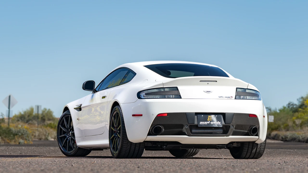 2017 Aston Martin V12 Vantage (2010-2018) - Image 27 of 31