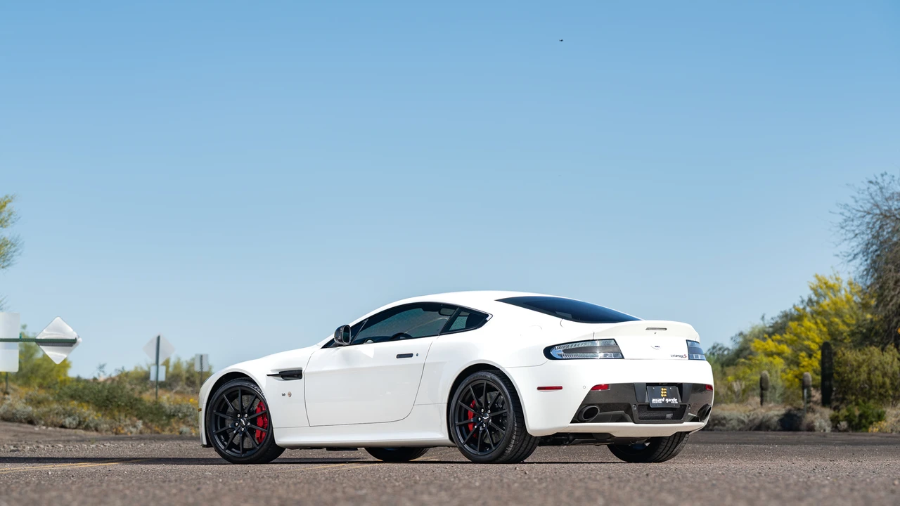 2017 Aston Martin V12 Vantage (2010-2018) - Image 29 of 31
