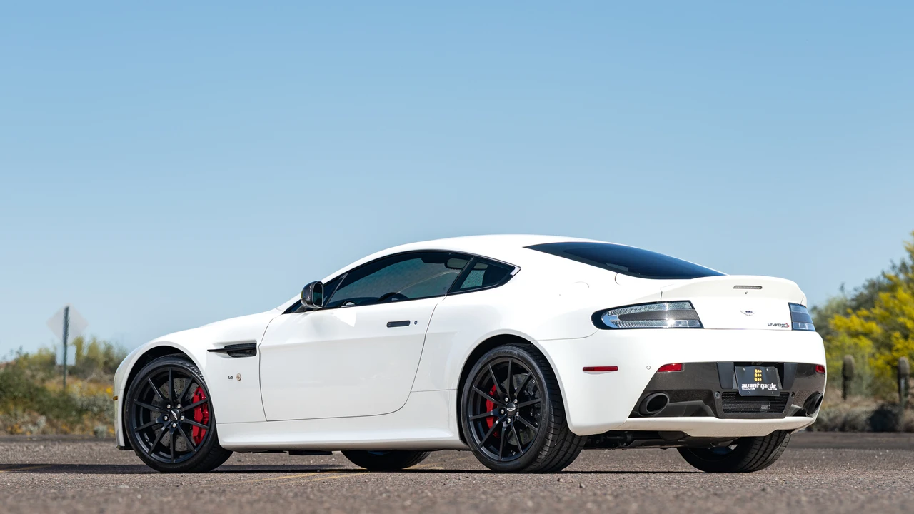 2017 Aston Martin V12 Vantage (2010-2018) - Image 30 of 31
