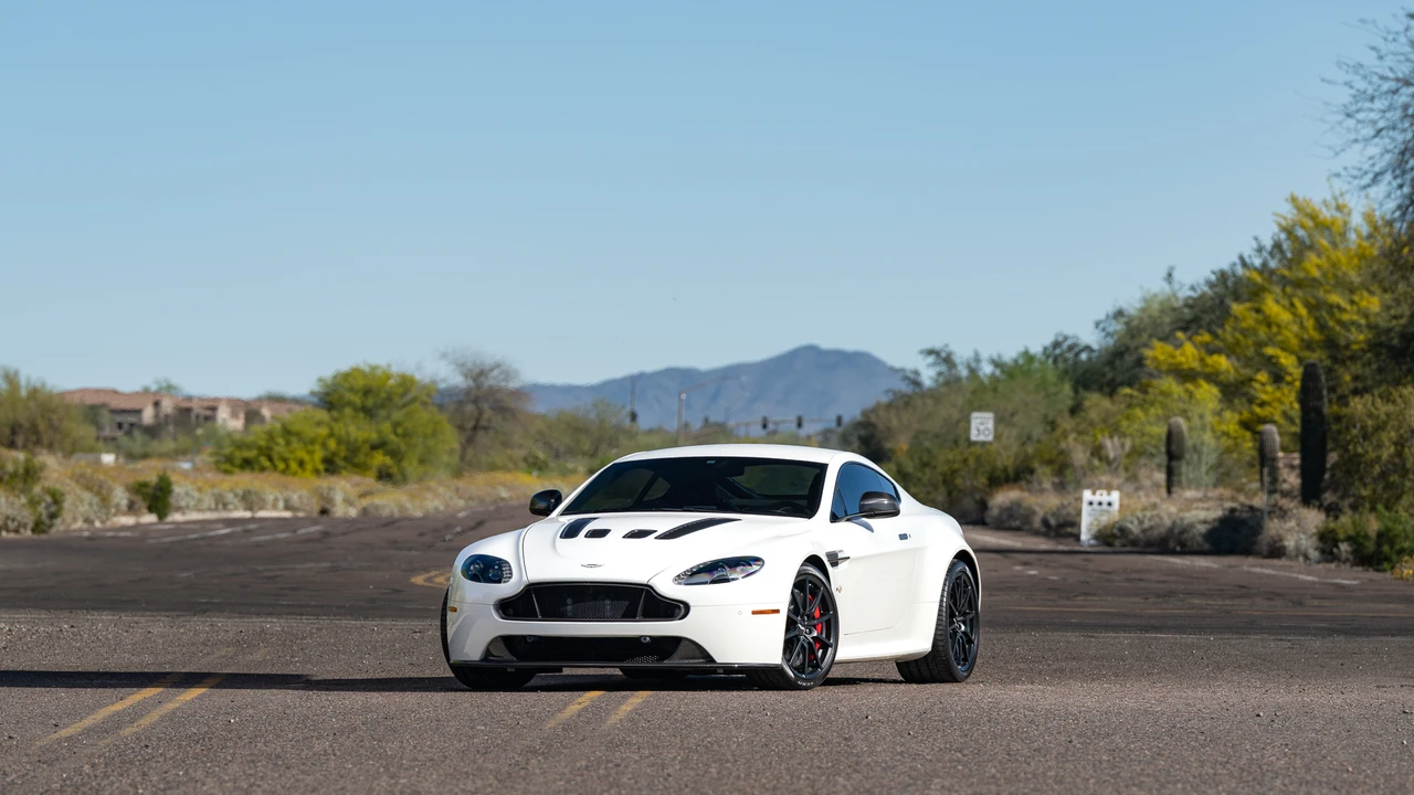 2017 Aston Martin V12 Vantage (2010-2018) - Image 6 of 31
