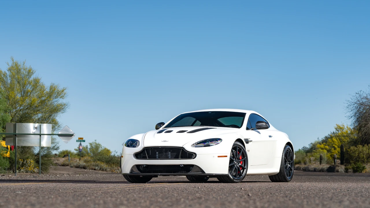 2017 Aston Martin V12 Vantage (2010-2018) - Image 7 of 31