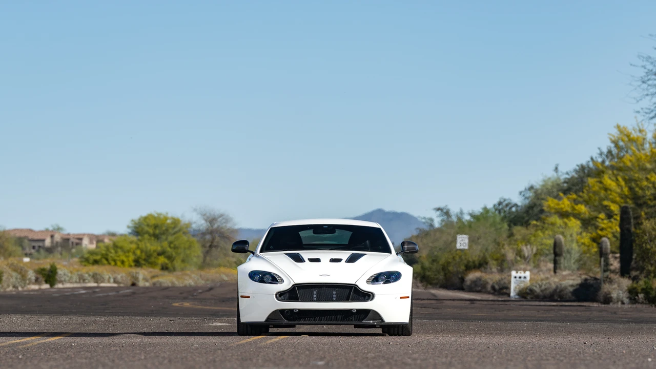 2017 Aston Martin V12 Vantage (2010-2018) - Image 9 of 31
