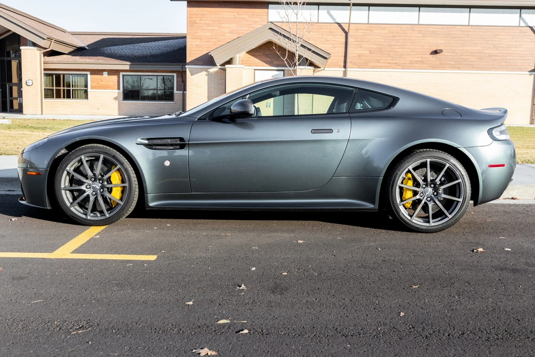 2017 Aston Martin V12 Vantage (2010-2018) - Image 3 of 31