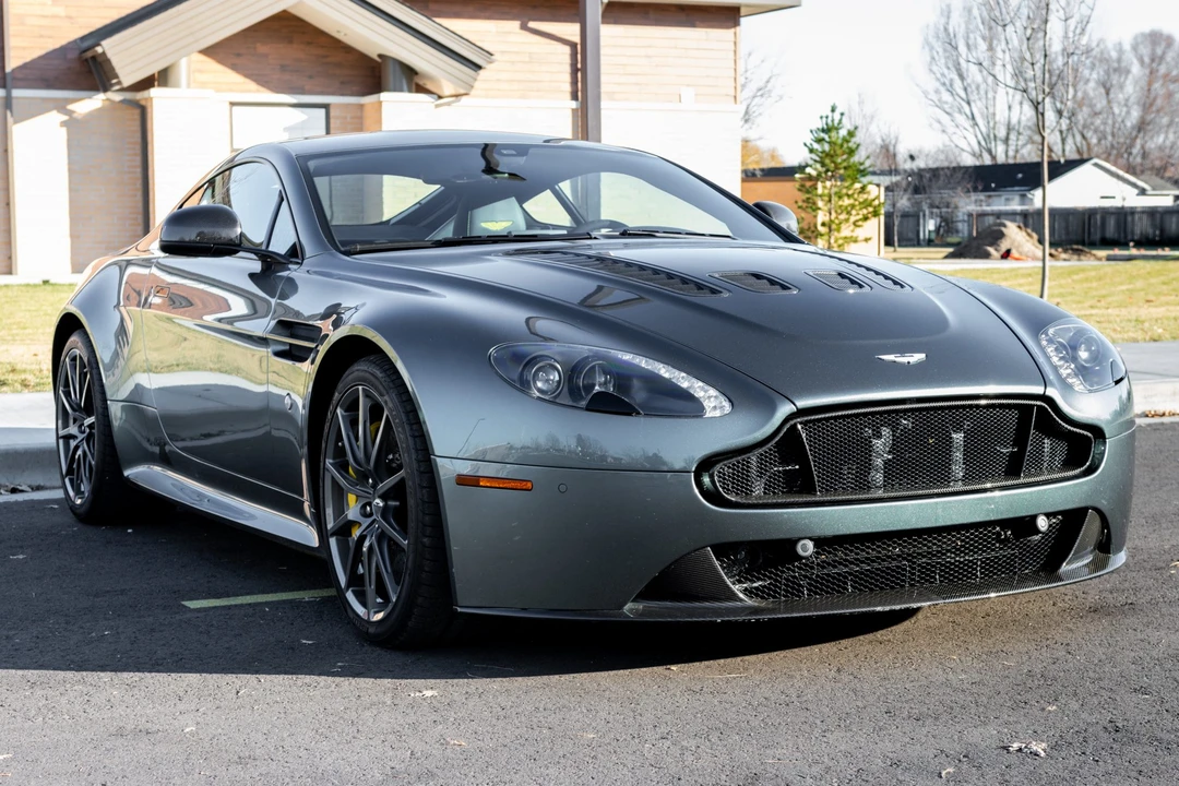 2017 Aston Martin V12 Vantage (2010-2018) - Image 1 of 31