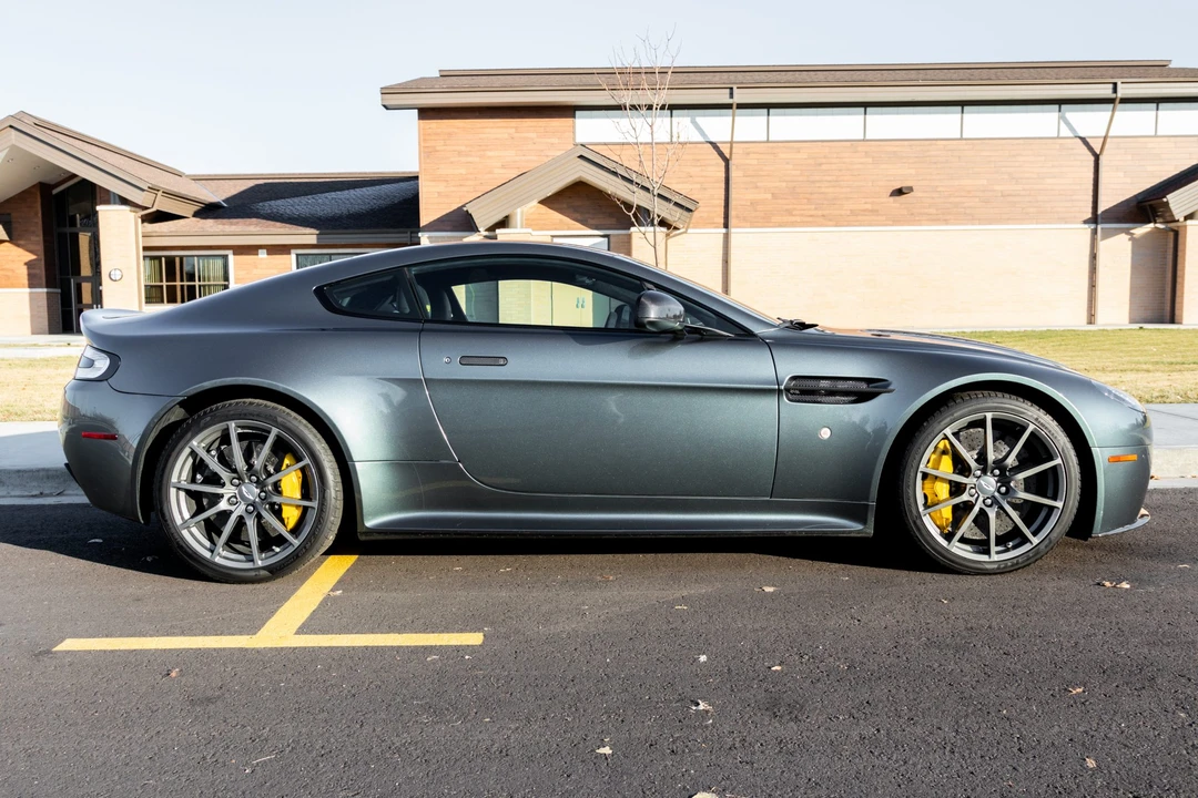 2017 Aston Martin V12 Vantage (2010-2018) - Image 6 of 31