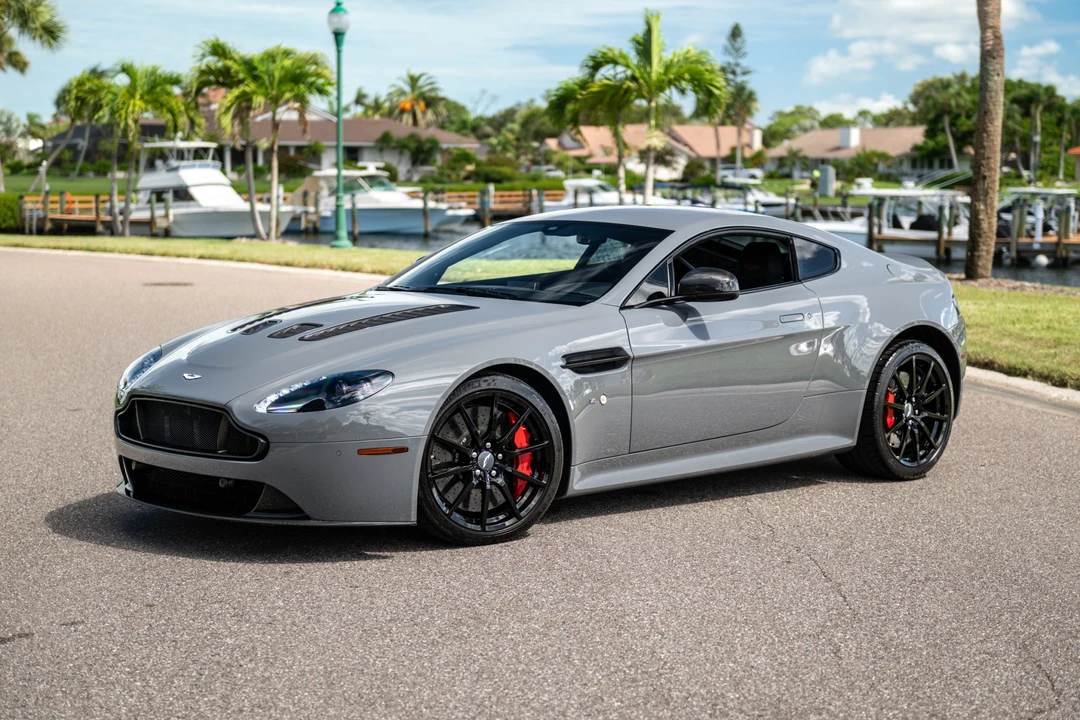 2017 Aston Martin V12 Vantage (2010-2018) - Image 2 of 31