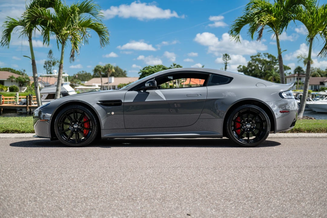2017 Aston Martin V12 Vantage (2010-2018) - Image 17 of 31