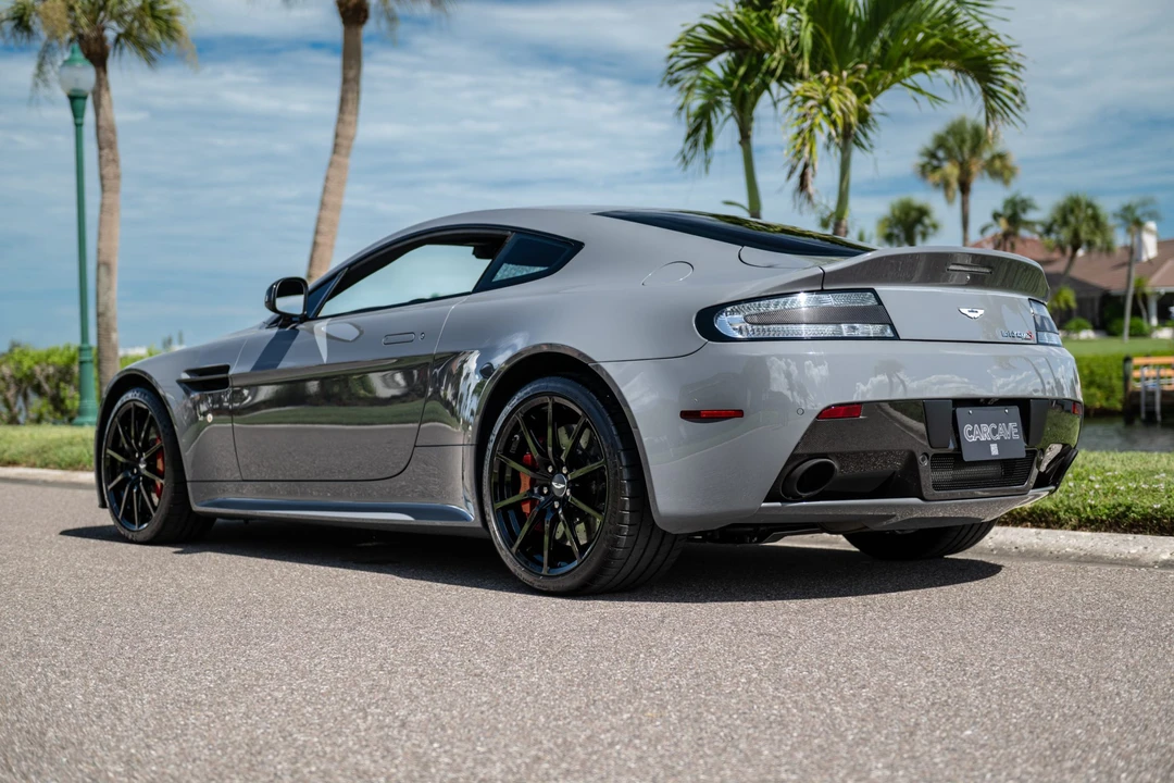 2017 Aston Martin V12 Vantage (2010-2018) - Image 15 of 31