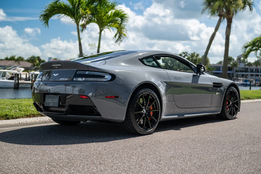 2017 Aston Martin V12 Vantage (2010-2018) - Image 13 of 31