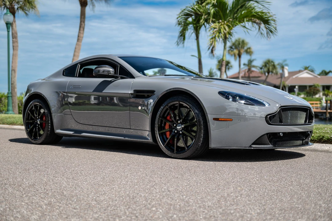 2017 Aston Martin V12 Vantage (2010-2018) - Image 10 of 31