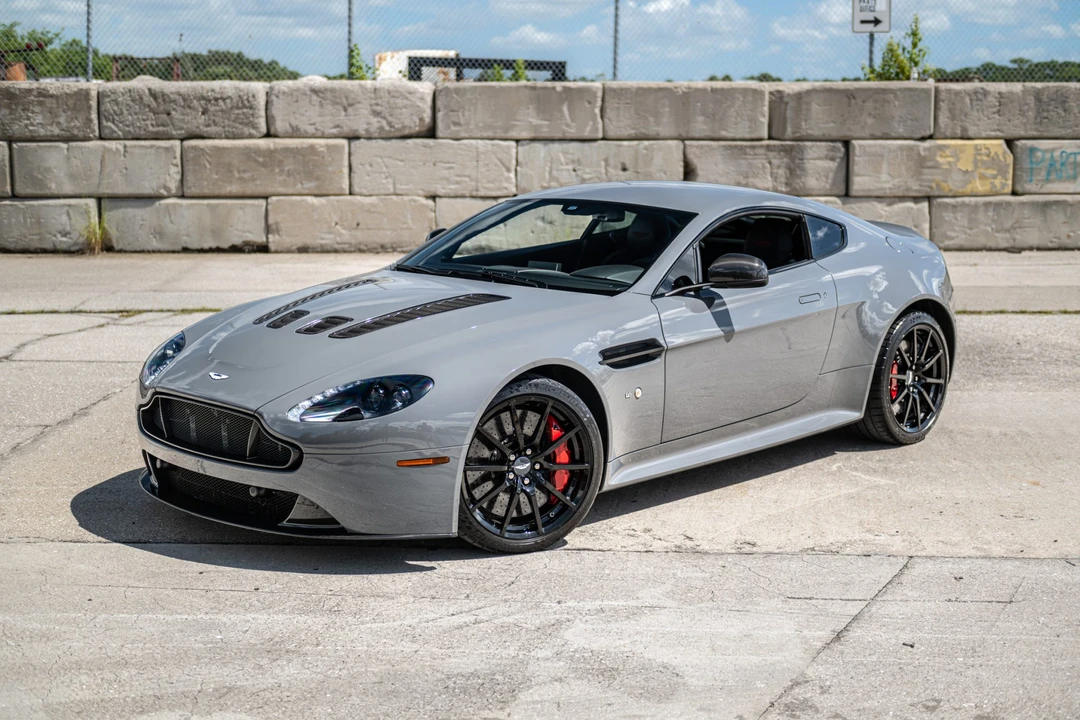 2017 Aston Martin V12 Vantage (2010-2018) - Image 31 of 31