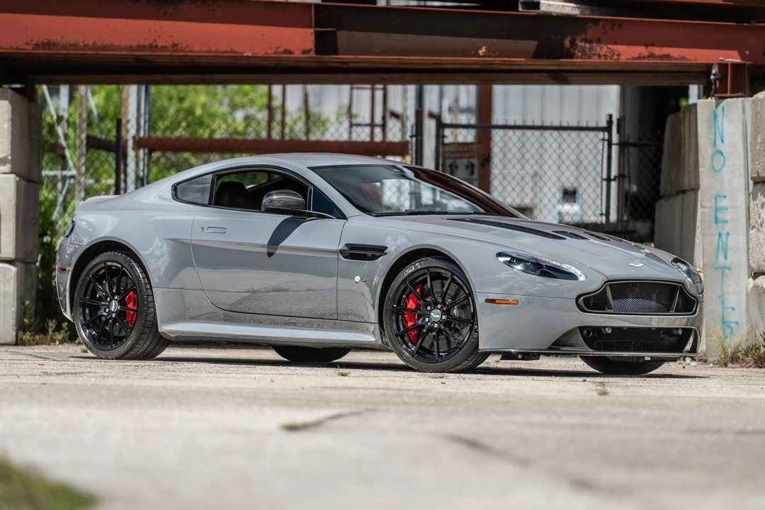 2017 Aston Martin V12 Vantage (2010-2018) - Image 27 of 31