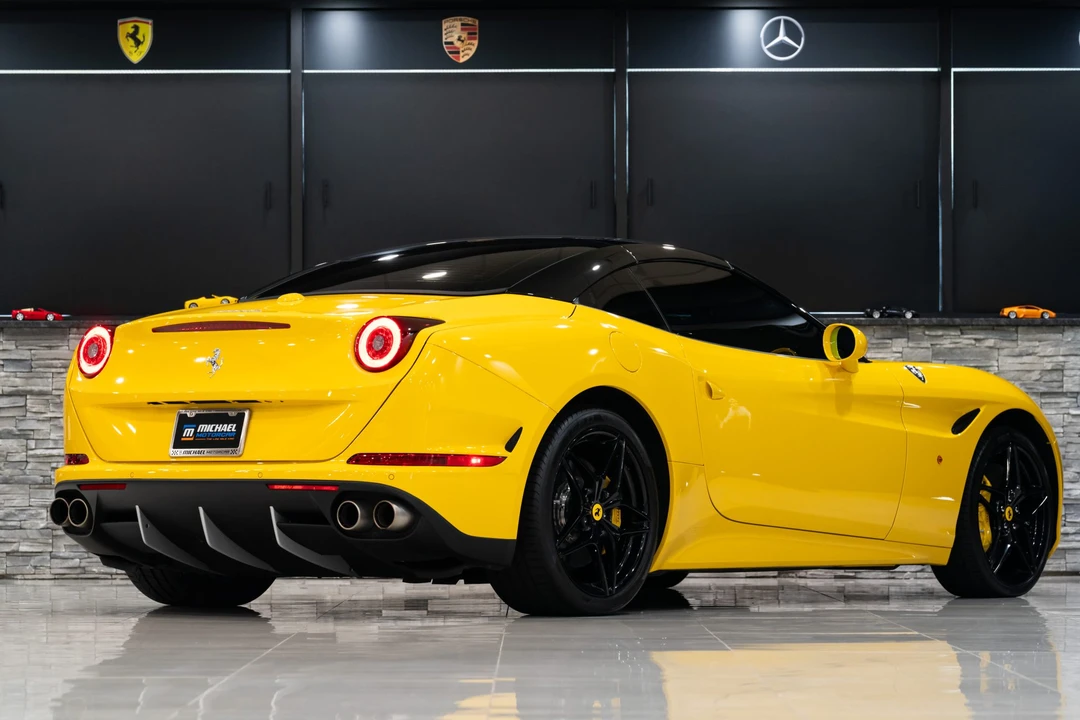 2017 Ferrari California T - Image 18 of 31