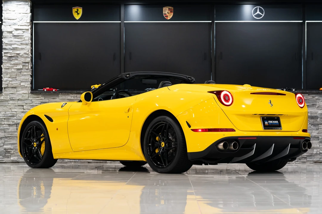 2017 Ferrari California T - Image 9 of 31
