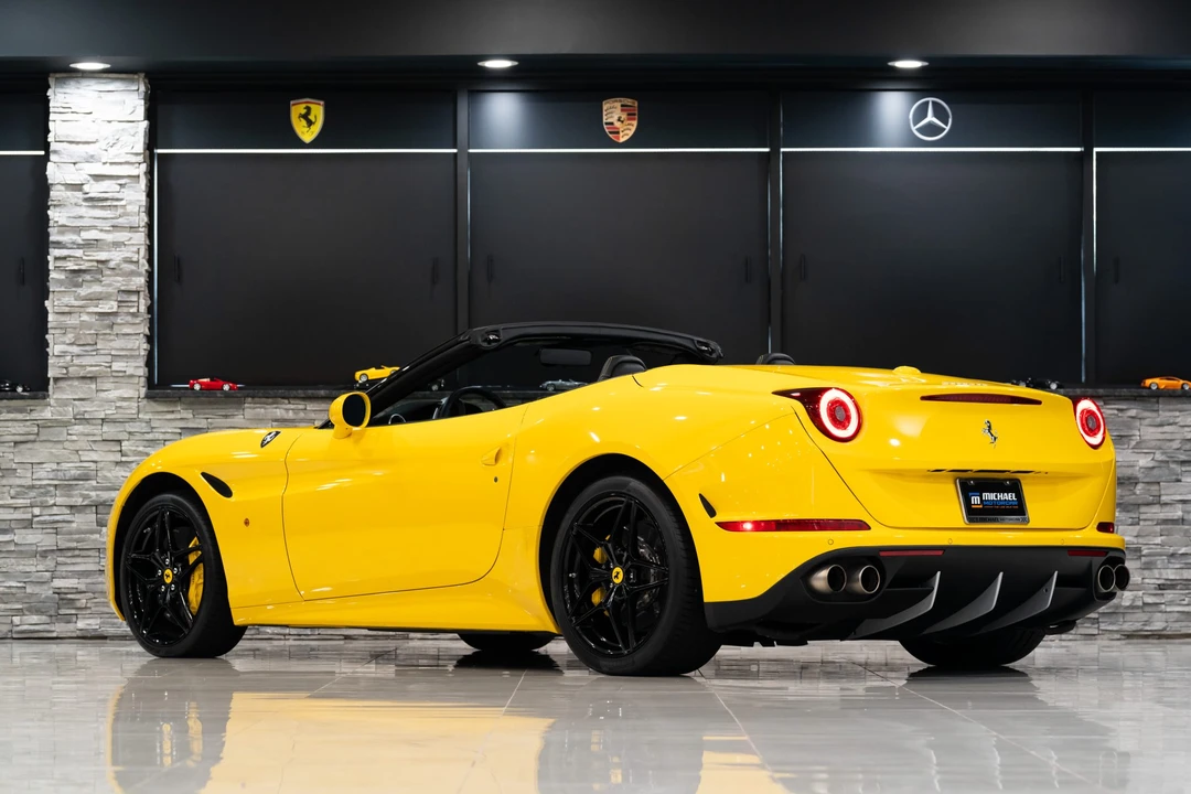 2017 Ferrari California T - Image 10 of 31
