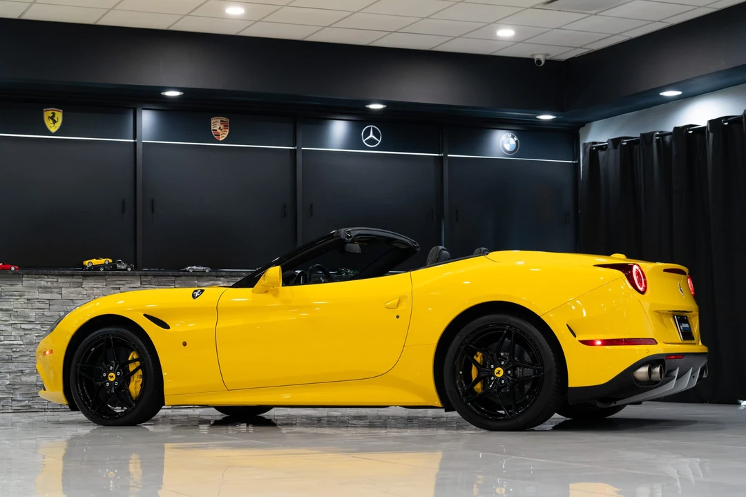 2017 Ferrari California T - Image 7 of 31