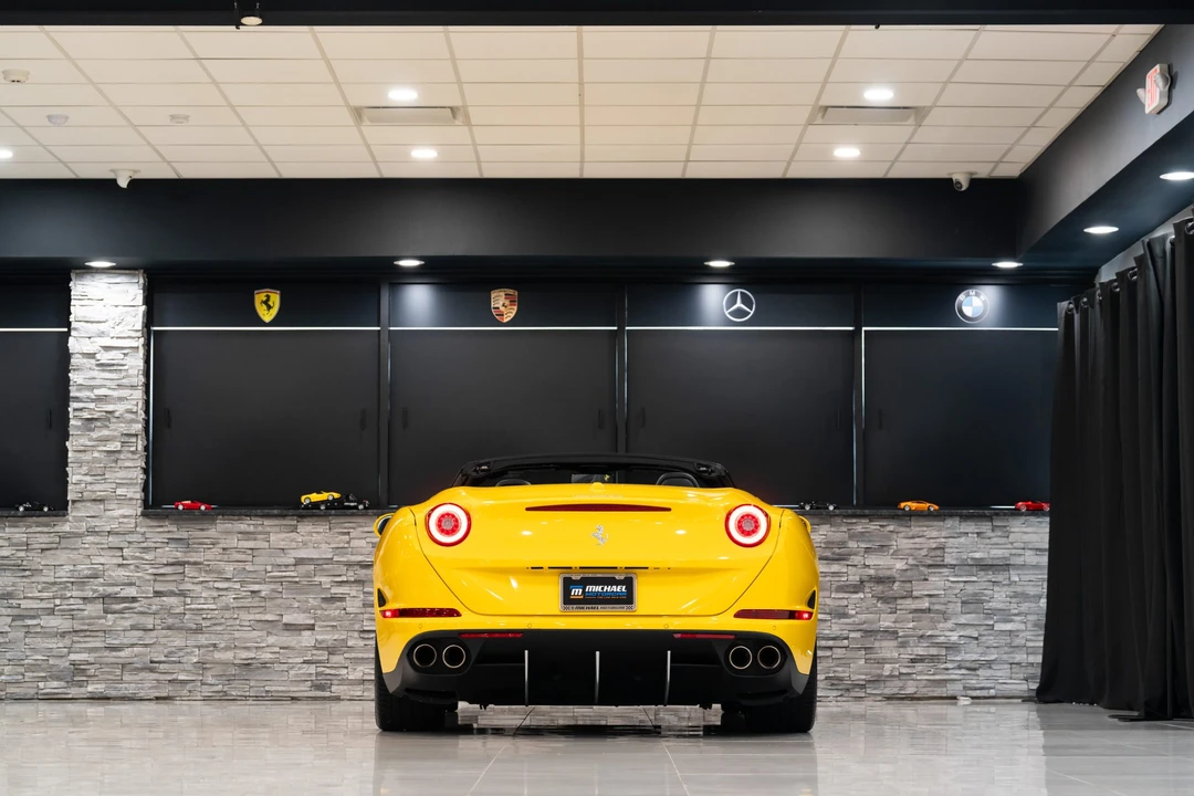 2017 Ferrari California T - Image 16 of 31