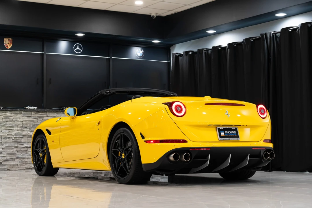 2017 Ferrari California T - Image 13 of 31